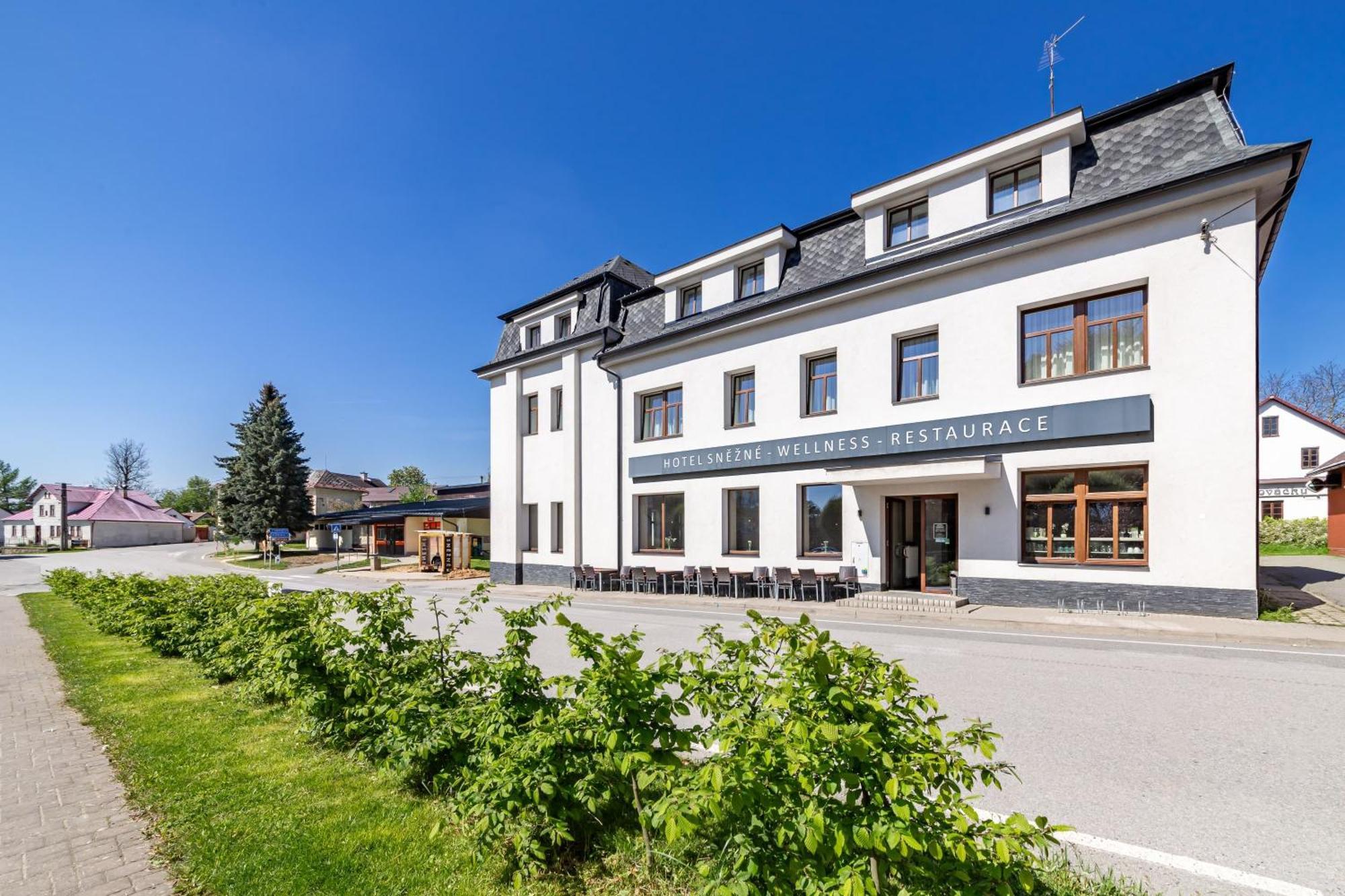 Hotel Snezne Kültér fotó